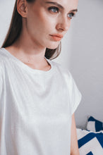 Carica l'immagine nel visualizzatore di Gallery, Laminated t-shirt
