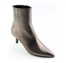 Carica l&#39;immagine nel visualizzatore di Gallery, Laminated ankle boots
