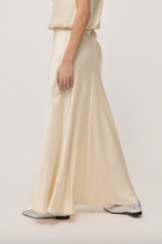 Carica l'immagine nel visualizzatore di Gallery, Viscose long skirt
