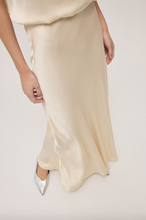 Carica l'immagine nel visualizzatore di Gallery, Viscose long skirt
