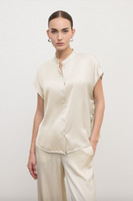 Carica l'immagine nel visualizzatore di Gallery, Corean shirt
