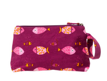 Carica l'immagine nel visualizzatore di Gallery, Printed clutch
