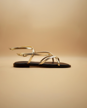 Carica l'immagine nel visualizzatore di Gallery, Laminated shoes
