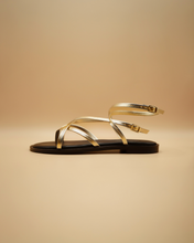 Carica l'immagine nel visualizzatore di Gallery, Laminated shoes
