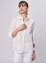 Carica l'immagine nel visualizzatore di Gallery, Muslin embroidered shirt
