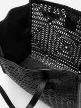 Carica l'immagine nel visualizzatore di Gallery, Shoulder bag
