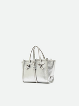 Carica l'immagine nel visualizzatore di Gallery, Silver bag
