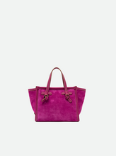 Carica l'immagine nel visualizzatore di Gallery, Fucsia bag
