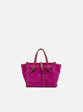 Carica l'immagine nel visualizzatore di Gallery, Fucsia bag
