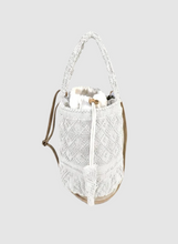 Carica l'immagine nel visualizzatore di Gallery, Bucket bag
