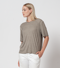 Carica l'immagine nel visualizzatore di Gallery, Daiquiri viscose jersey t-shirt
