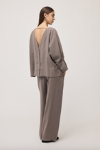 Carica l'immagine nel visualizzatore di Gallery, Blouse and trousers suit
