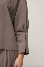 Carica l'immagine nel visualizzatore di Gallery, Blouse and trousers suit
