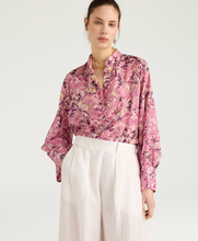Carica l'immagine nel visualizzatore di Gallery, Silk printed shirt
