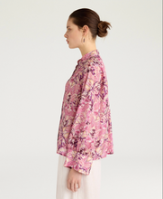 Carica l'immagine nel visualizzatore di Gallery, Silk printed shirt
